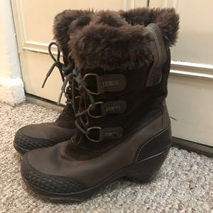 Warm winter boots with heel